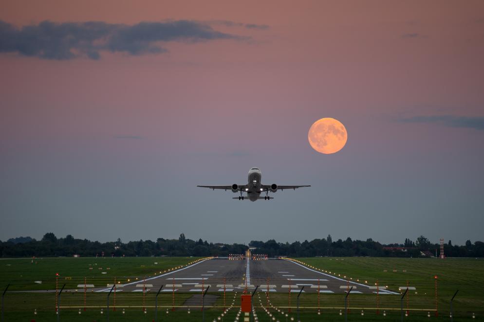 Hannover Flugzeug, Rollfeld, Abend Hannover