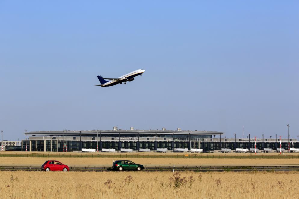 Berlin Flugzeug, Autos, Terminal, Rollfeld Berlin