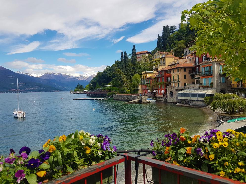 Berge, See, Hafen Varenna (Comer See)